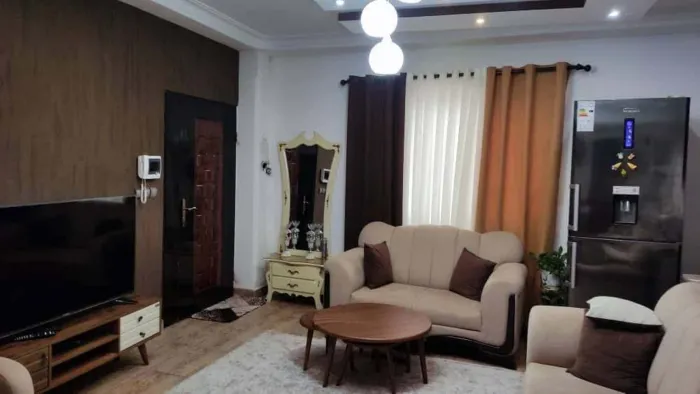 اجاره آپارتمان دوخوابه 80 متری گلباغ نماز